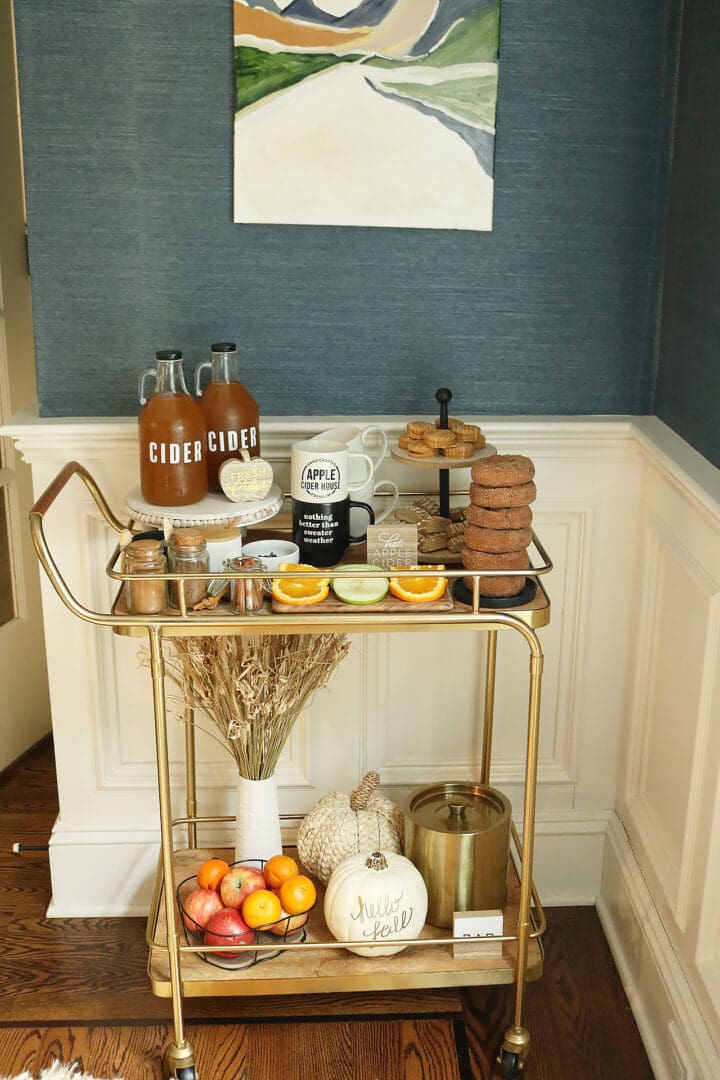 Bring the smell and taste of Fall to Your Harvest Party with this DIY Apple Cider Bar with mulled spices and apple, oranges and lemons || Darling Darleen Top Lifestyle CT Blogger