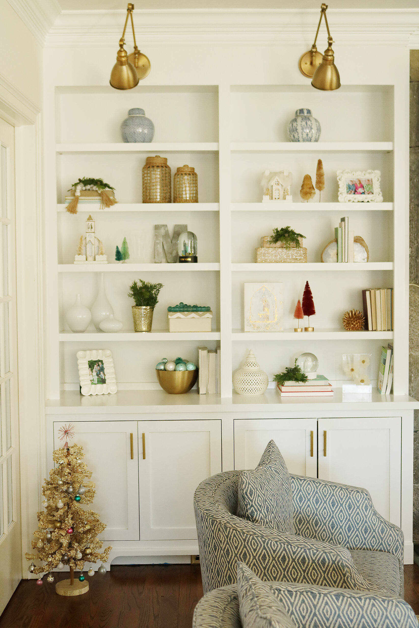 Holiday decorated bookshelves!  Switch Out a Few Items to Make Your Bookshelves More Festive for the Holidays and to match with your other decorations. || Darling Darleen Top CT Lifestyle Blogger 