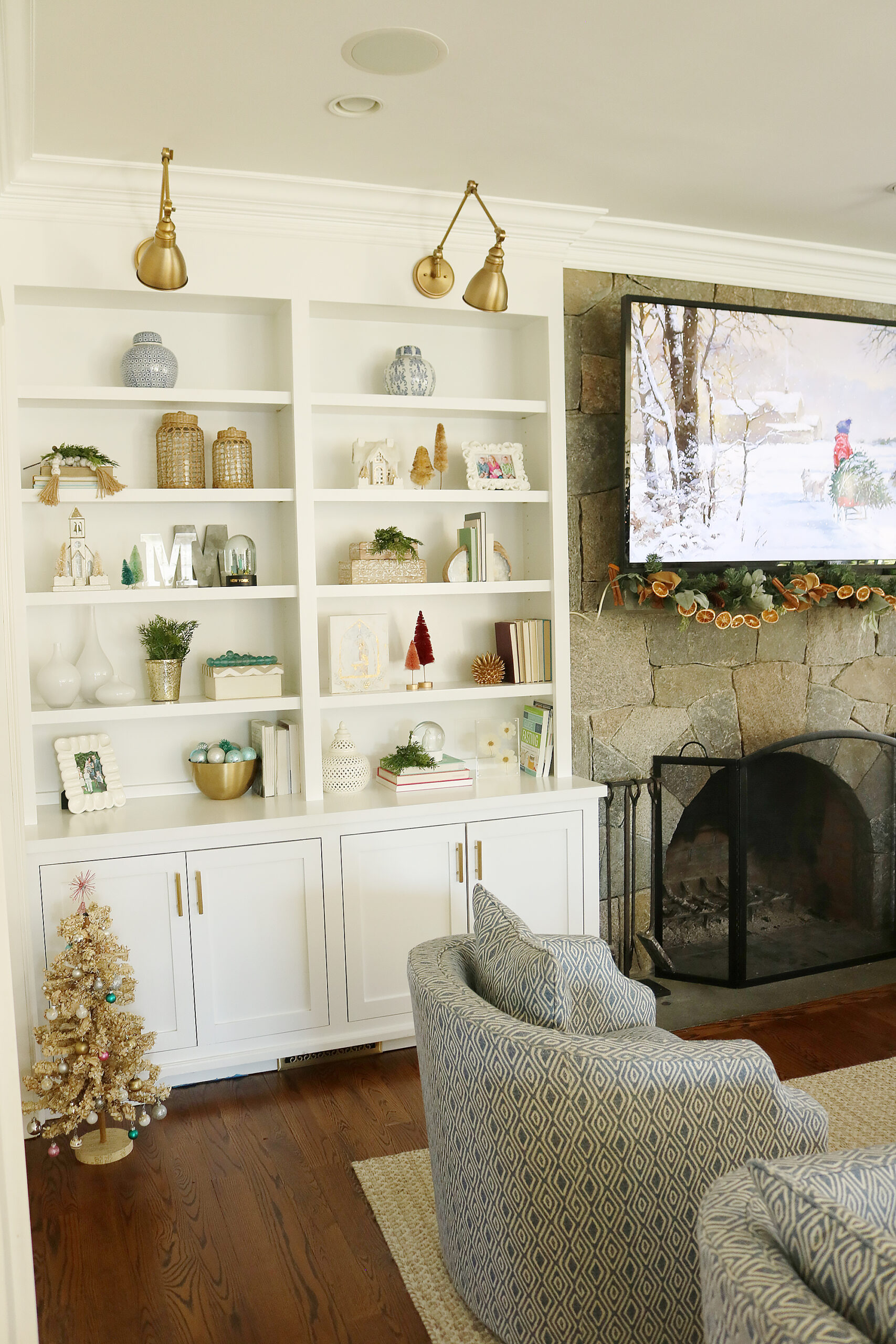 Holiday decorated bookshelves!  Switch Out a Few Items to Make Your Bookshelves More Festive for the Holidays and to match with your other decorations. || Darling Darleen Top CT Lifestyle Blogger 