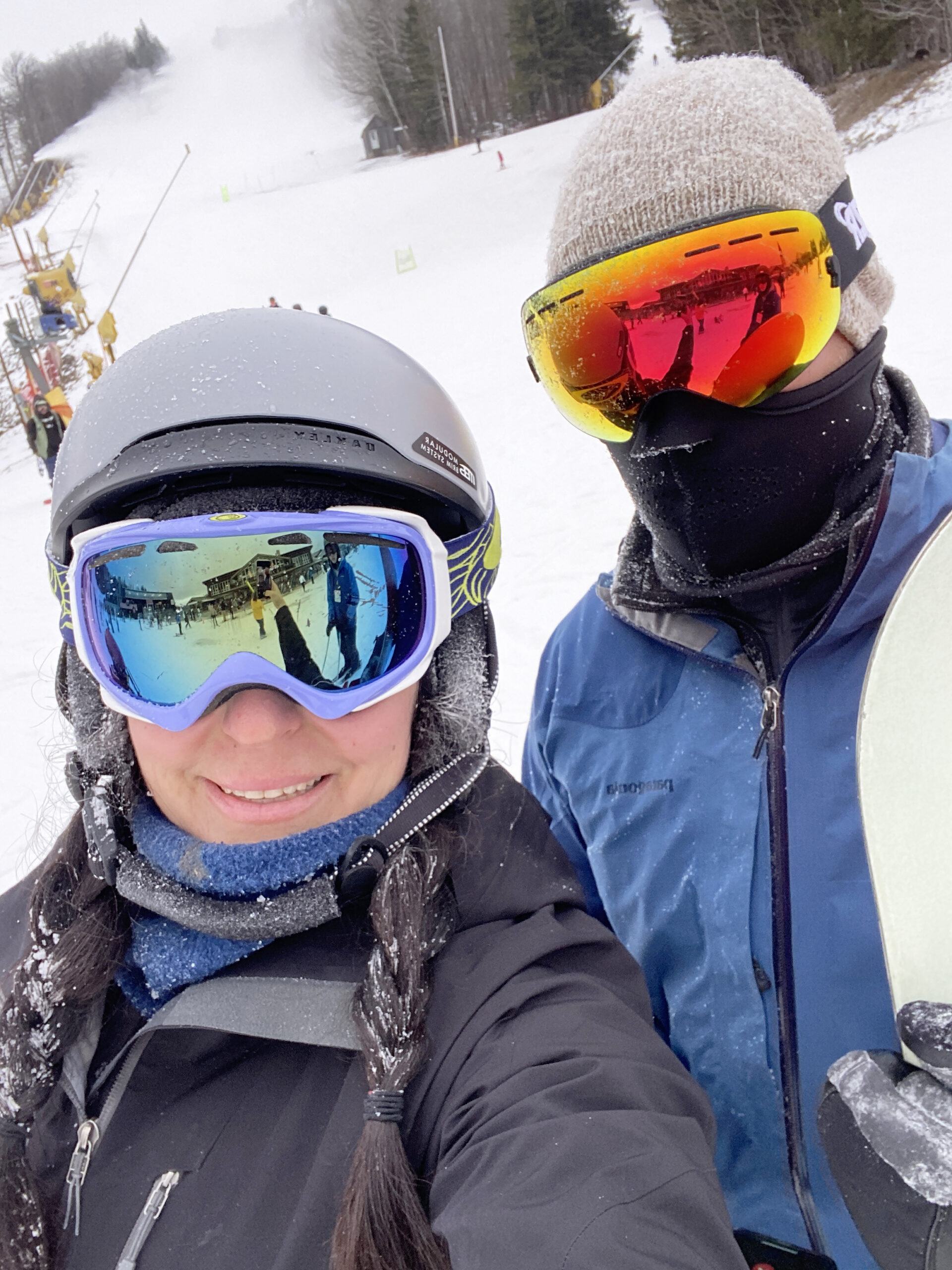 Our Favorite Vermont Ski Resorts that has the best Skiing and snow in the Northeast for avid skiers or snowboarders looking for an adventure. || Darling Darleen Top CT Lifestyle Blogger