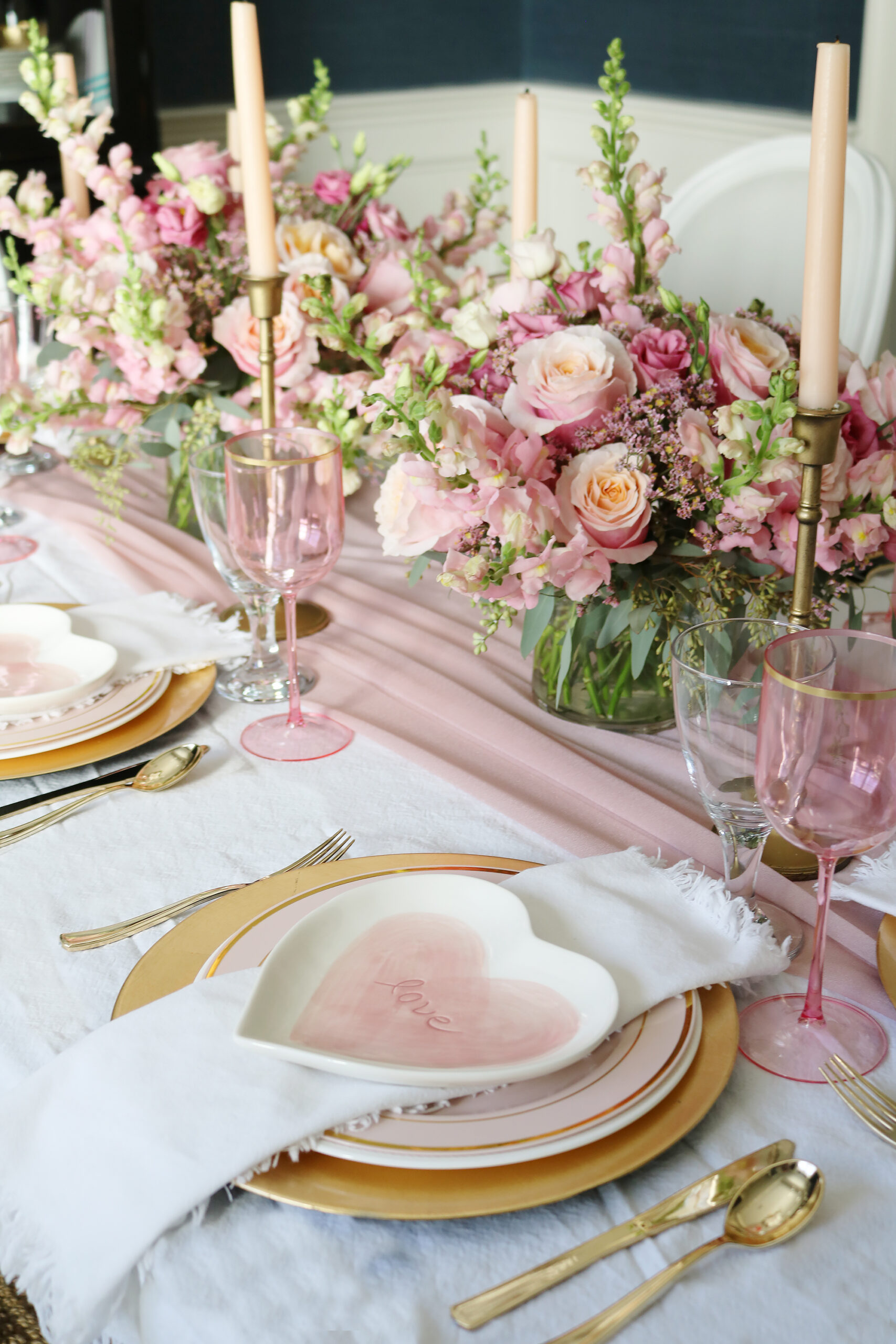 Hearts, Pink Roses and Love Written all Over this Pretty Valentine Tablescape for an intimate dinner celebrating friendships and Valentine's Day. || Darling Darleen TOP Lifestyle Blogger