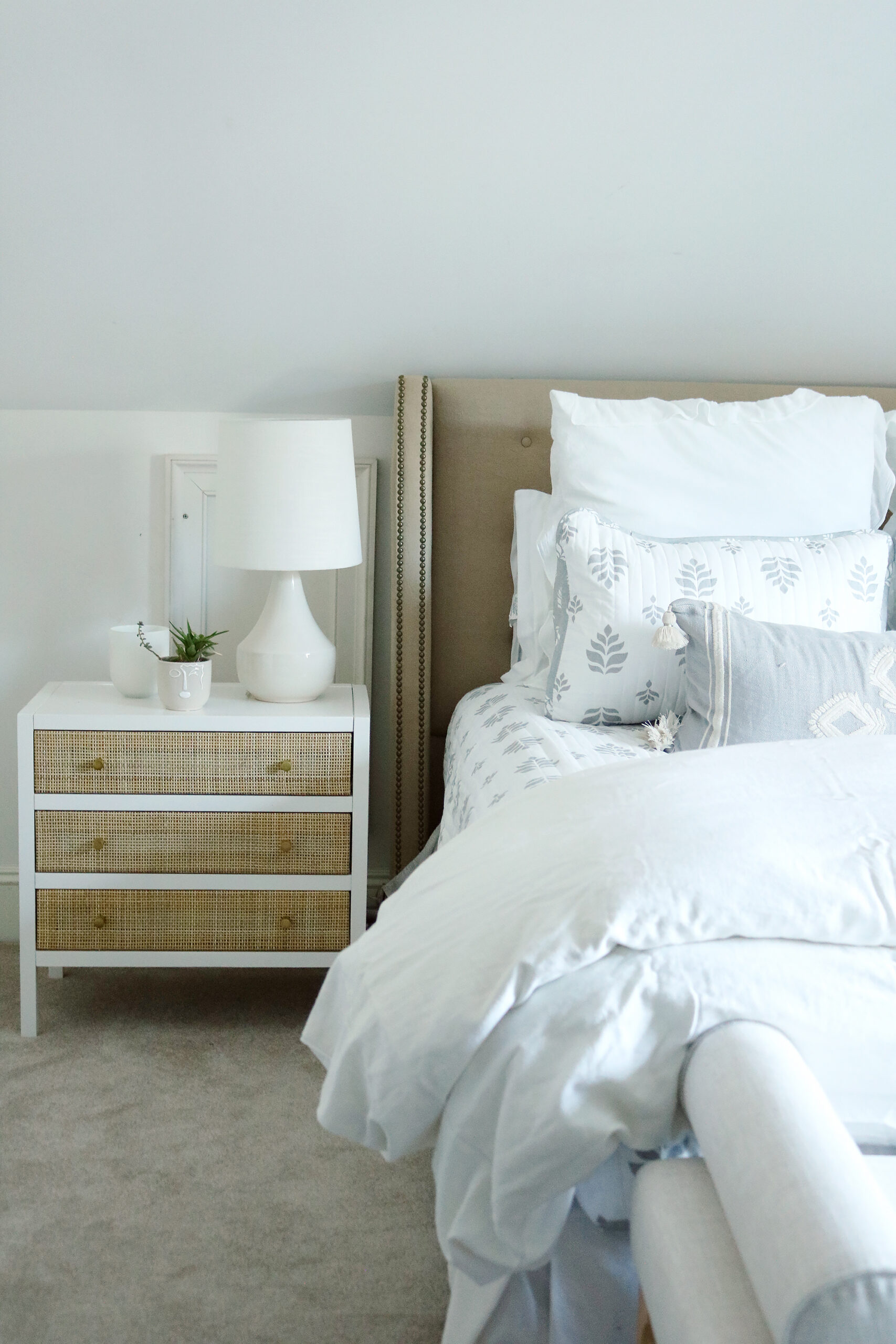 An instant Guest bedroom update with New Bedding, Lamp and Artwork. This will make the room inviting and a place where guests feel welcomed. || Darling Darleen Top Lifestyle Blogger