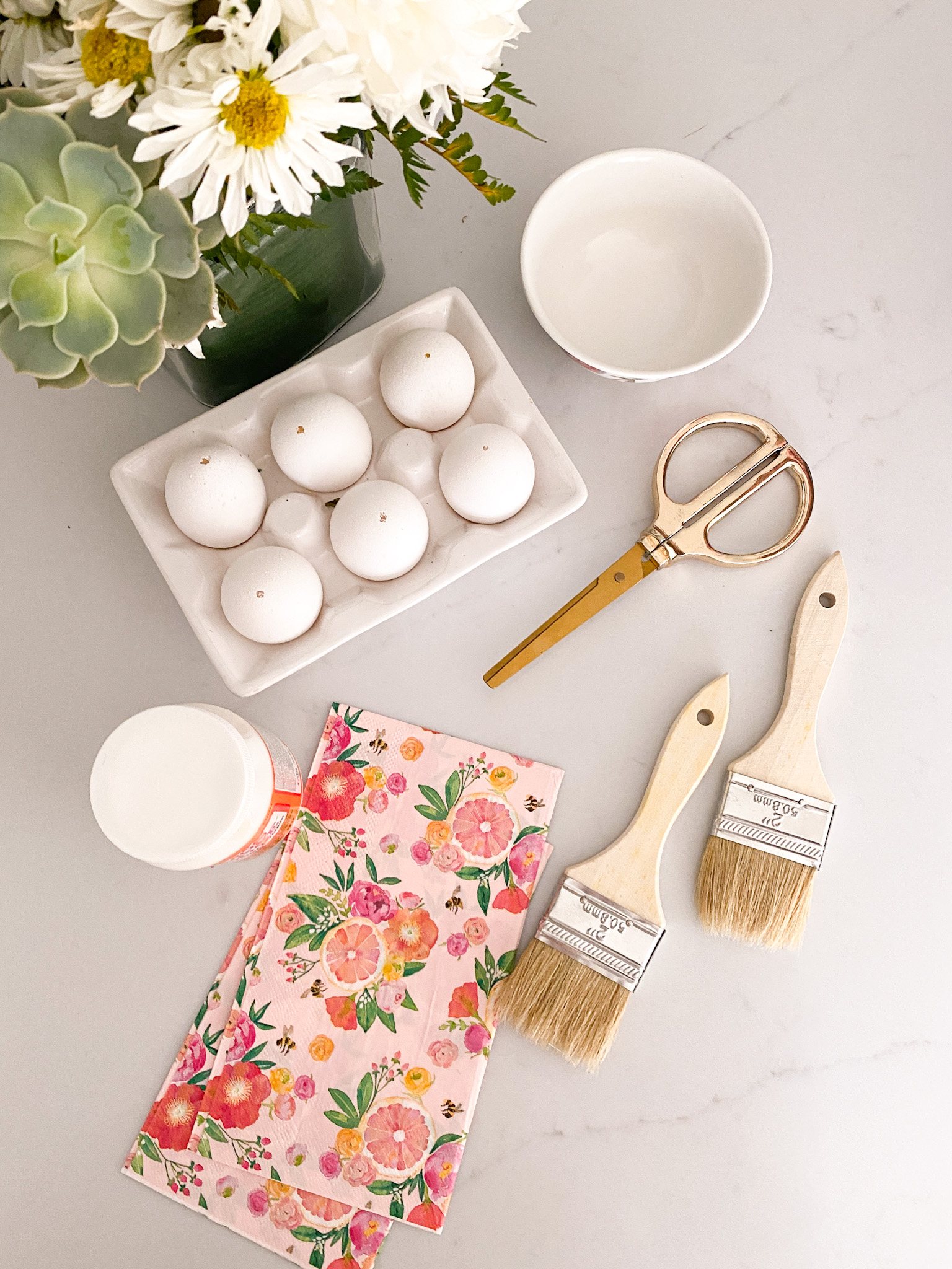 Get Creative Decorating Easter Eggs with Beautiful Paper Napkins.  Showing you have to make DIY paper napkin Easter Eggs. || Darling Darleen Top Lifestyle Blogger