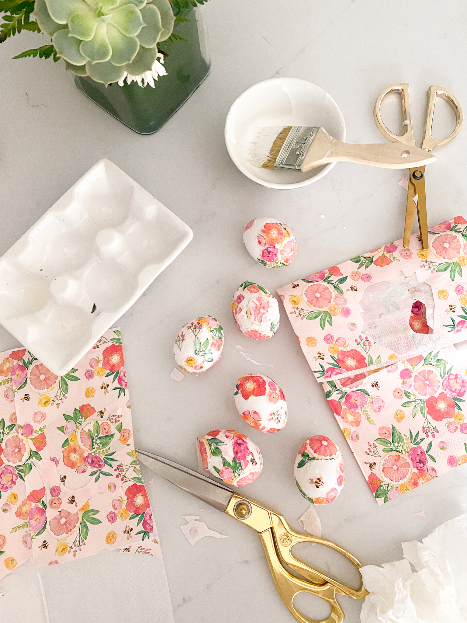 Get Creative Decorating Easter Eggs with Beautiful Paper Napkins.  Showing you have to make DIY paper napkin Easter Eggs. || Darling Darleen Top Lifestyle Blogger
