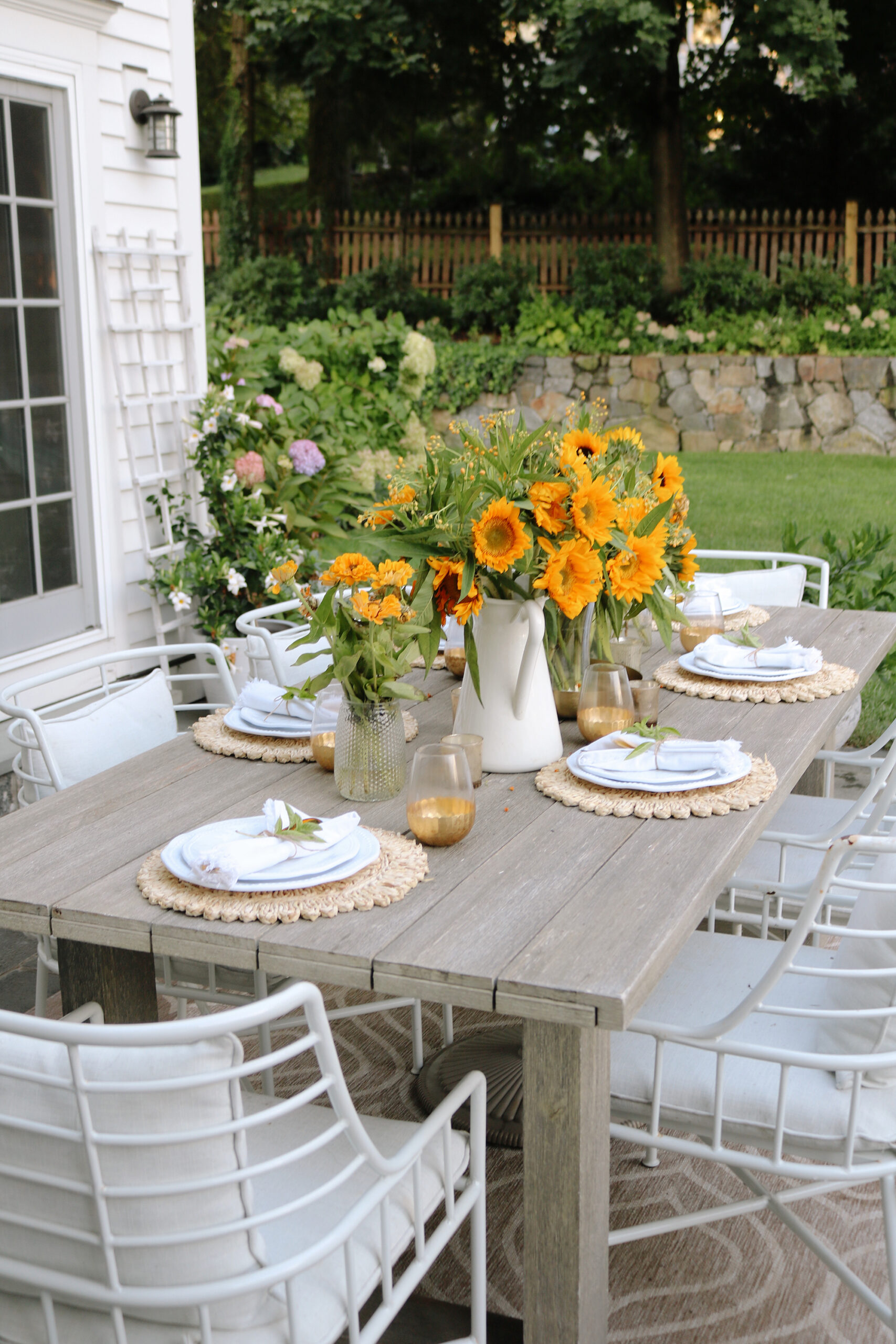 Nothing celebrates the beginning of a fall season like an alfresco sunflower backyard dinner. Enjoying the last few evenings of warmth and light! || Darling Darleen Top Lifestyle CT Blogger