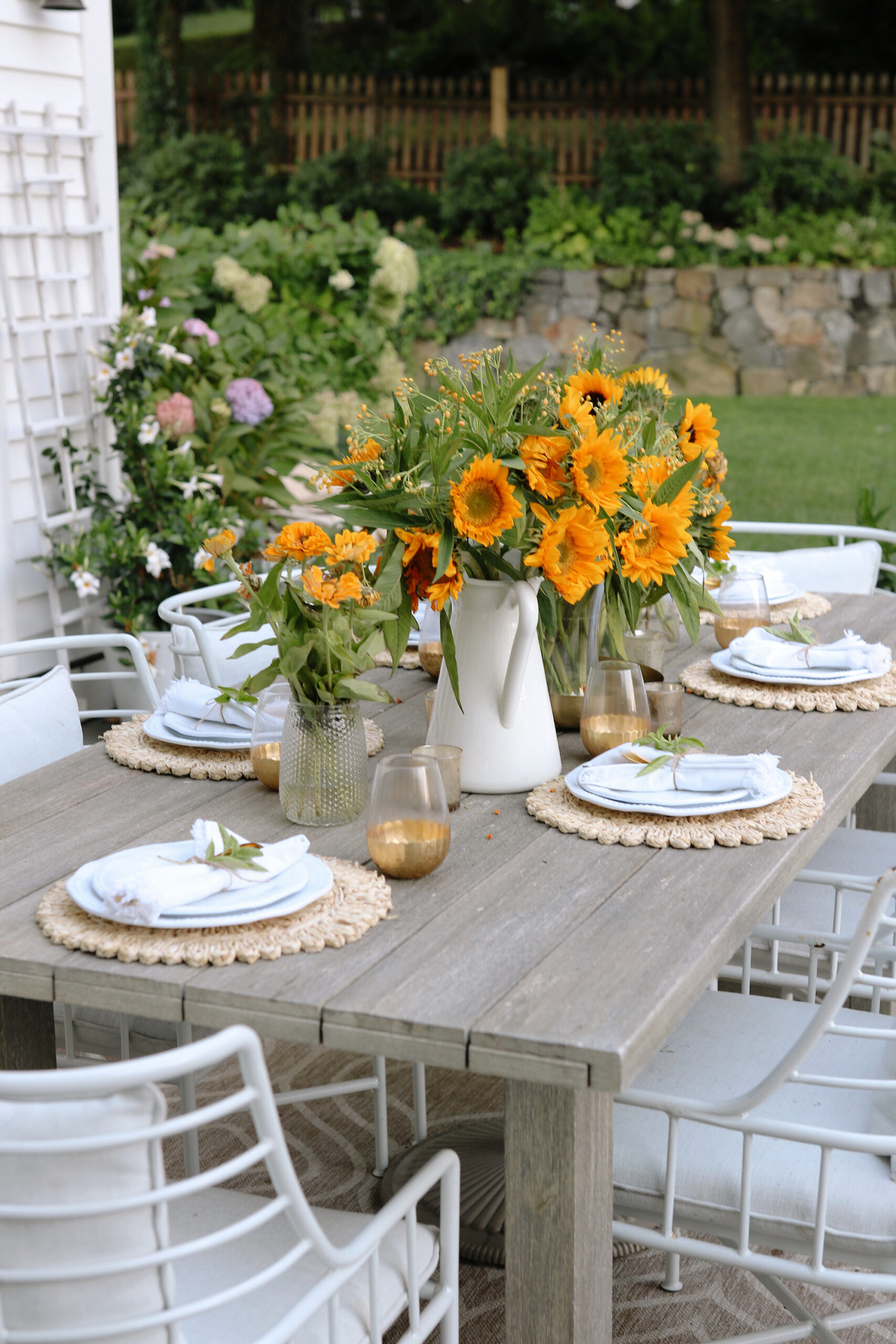 Nothing celebrates the beginning of a fall season like an alfresco sunflower backyard dinner. Enjoying the last few evenings of warmth and light! || Darling Darleen Top Lifestyle CT Blogger