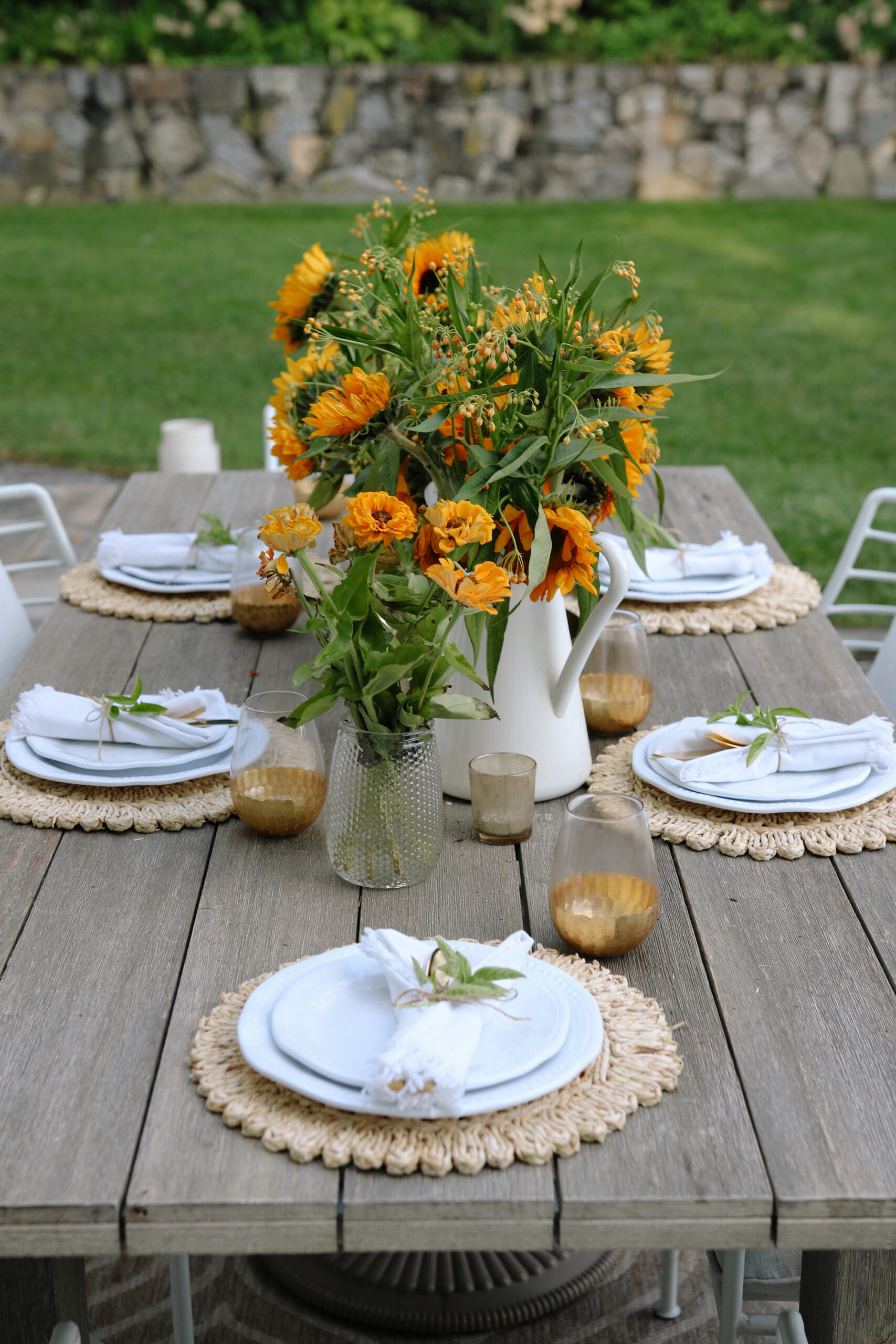 Nothing celebrates the beginning of a fall season like an alfresco sunflower backyard dinner. Enjoying the last few evenings of warmth and light! || Darling Darleen Top Lifestyle CT Blogger