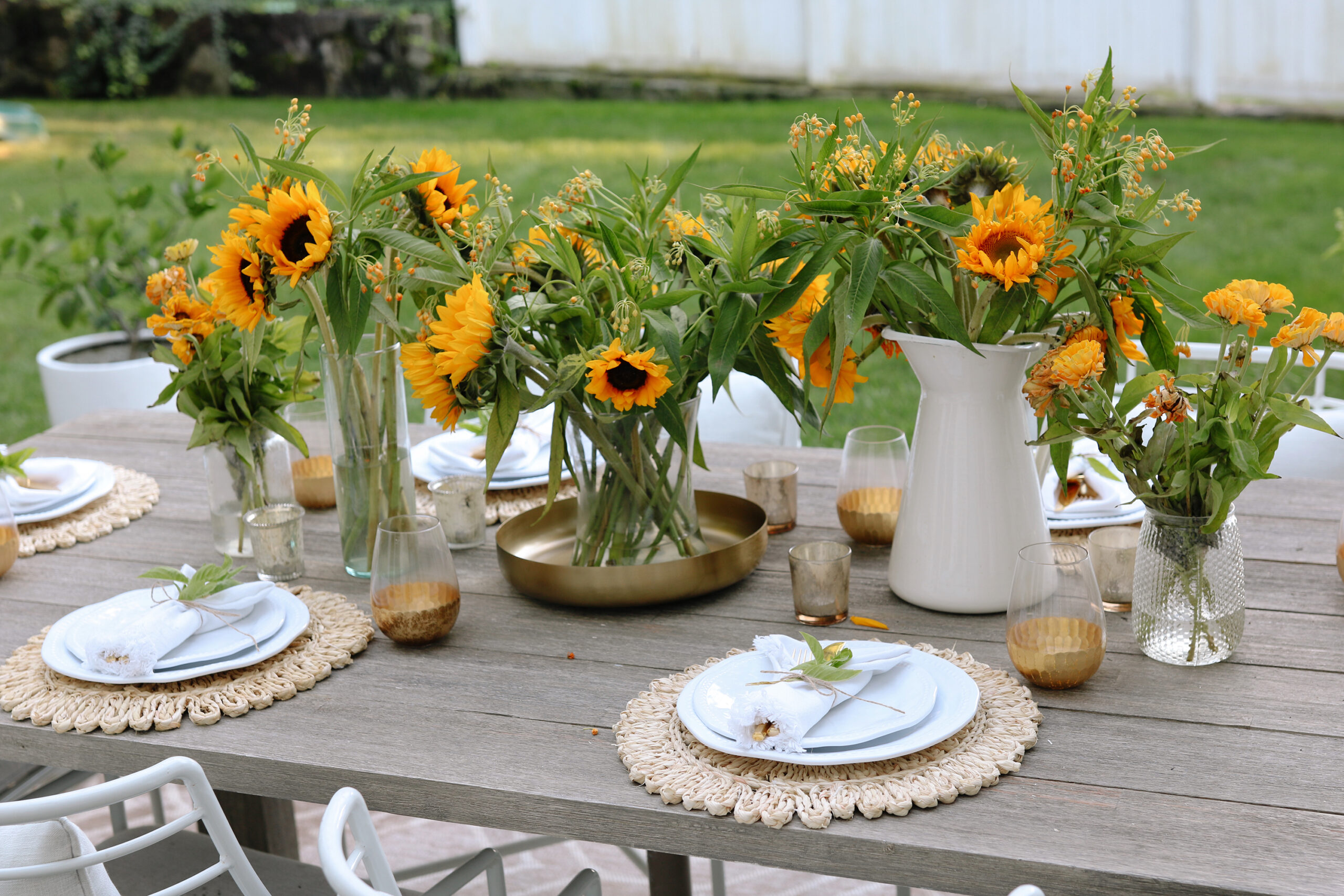 sunflowers in a vase, backyard sunflower party, harvest dinner, celebrate fall. || Darling Darleen Top Lifestyle CT Blogger