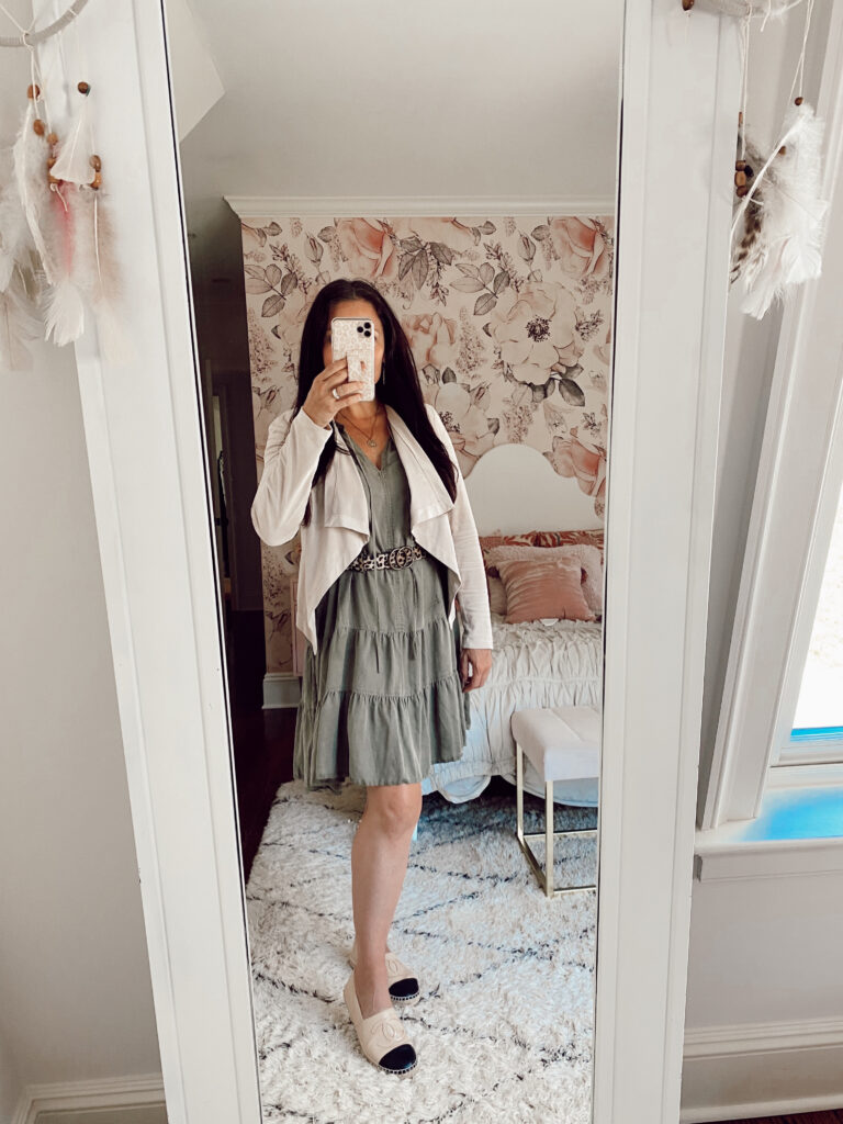 Beige and Black for Fall outfits Create a Neutral Look that is easy to wear with boots, loafers or street shoes. You can also dress up or down. || Darling Darleen Top CT Lifestyle Blogger
