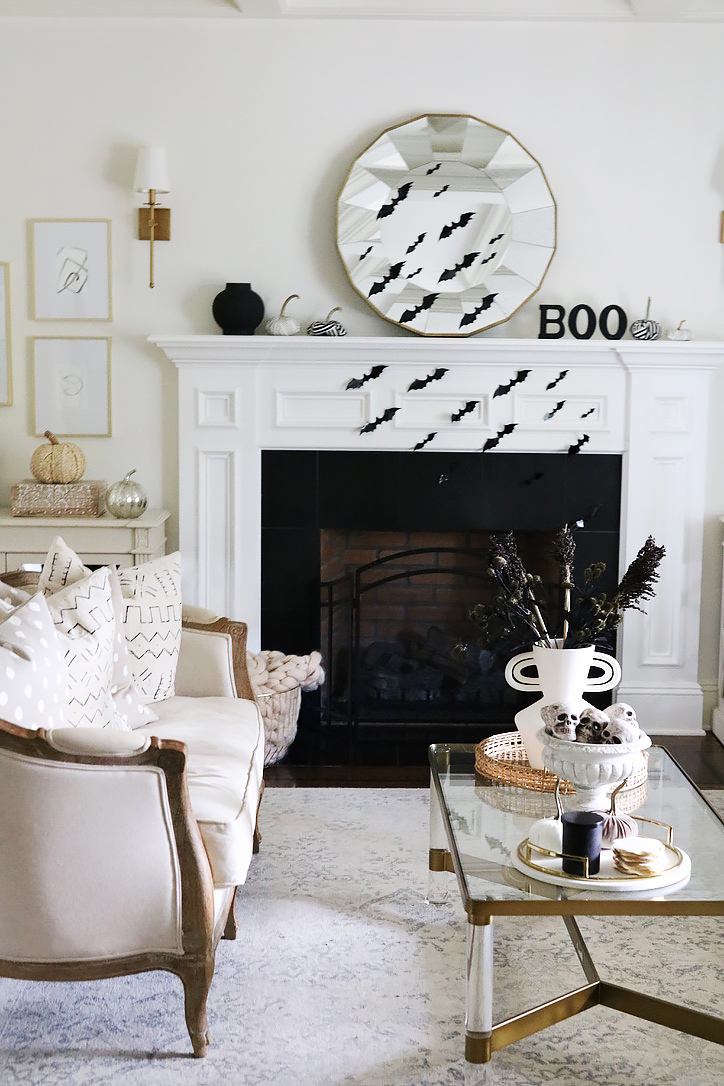 Change up your Halloween decor with out spending any money and you get a whole new look each season that is spooky and scary! || Darling Darleen Top CT Lifestyle blogger