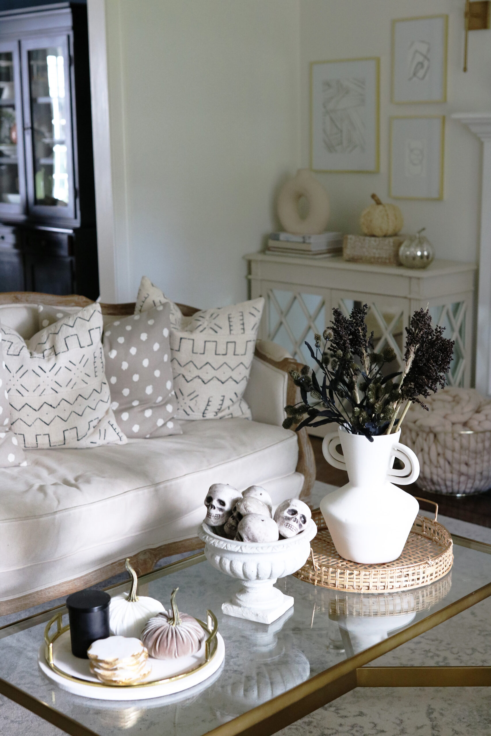 Change up your Halloween decor with out spending any money and you get a whole new look each season that is spooky and scary! || Darling Darleen Top CT Lifestyle blogger
