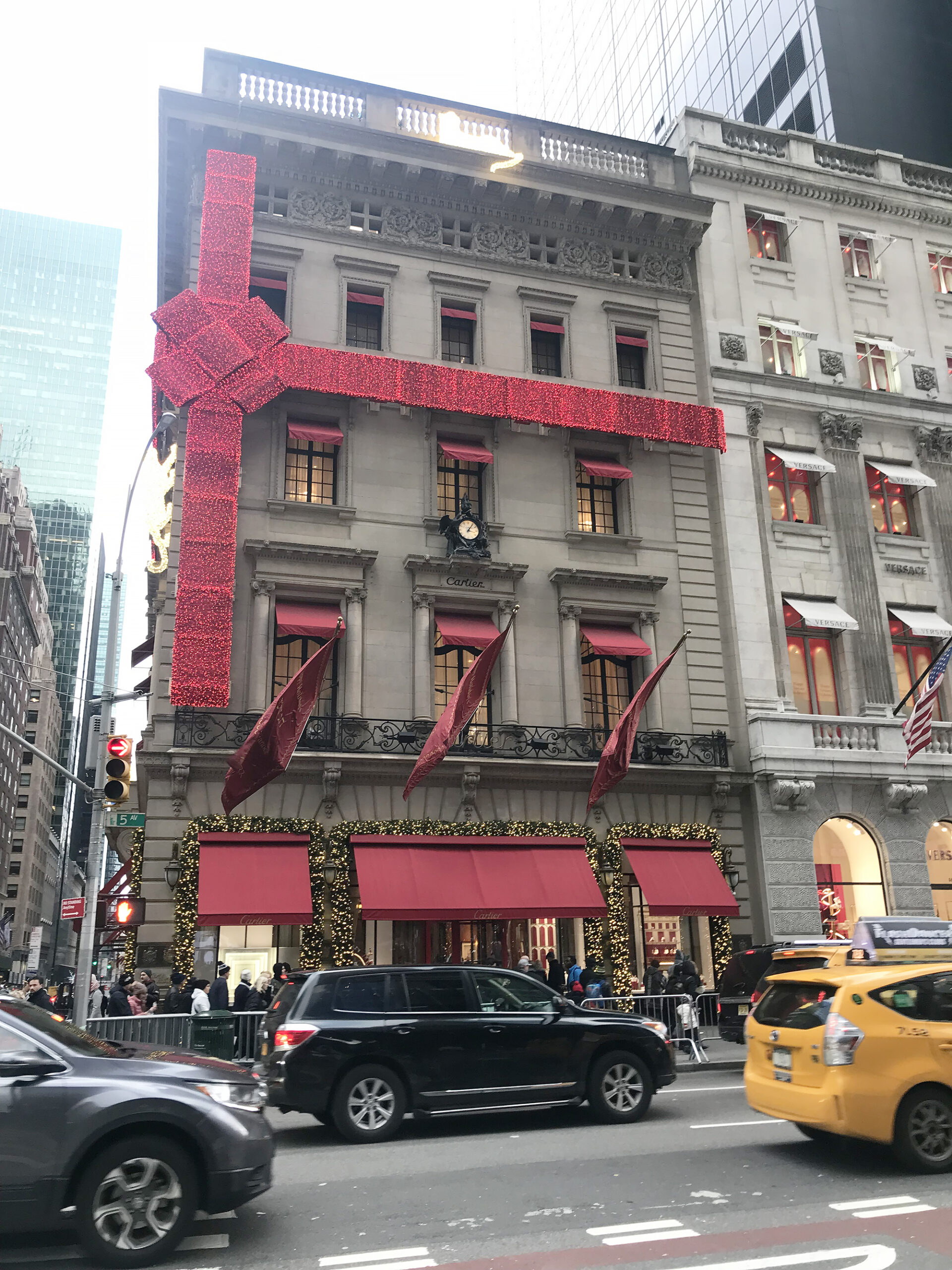 Cartier Christmas Our Favorite Things to Do in New York City that will make your trip memorable, festive and of course magical! Red wreaths on doors and windows Darling Darleen Top Lifestyle blogger