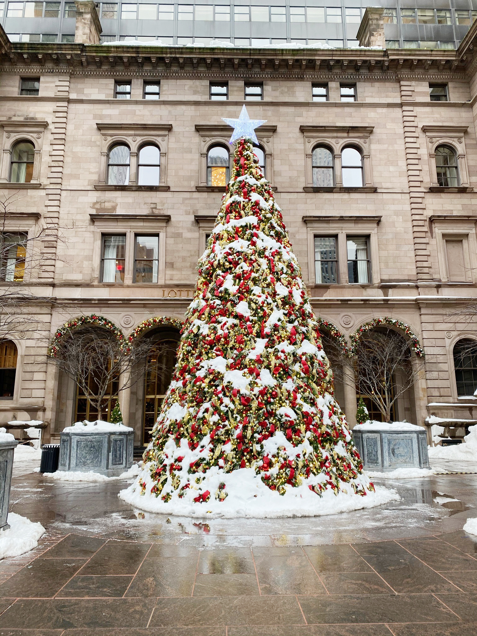Christmas in New York City--Our Favorite Things to Do in New York City that will make your trip memorable, festive and of course magica. Lotto Palace Tree Darling Darleen Top Lifestyle blogger