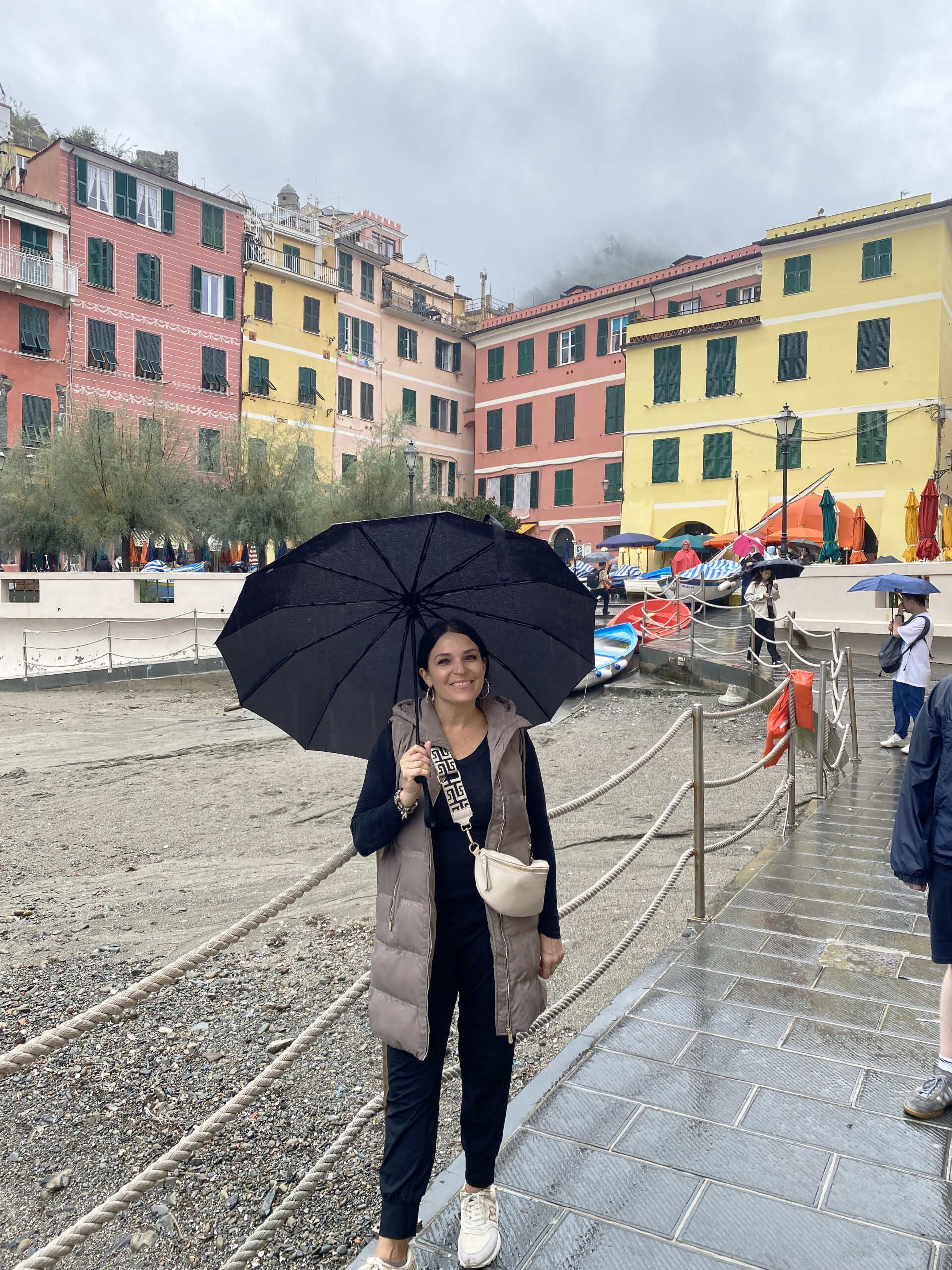 What I wore in Italy for a Fall vacation --What outfits I packed for our Fall vacation to Italy. Also sharing my shoes and bags that I packed to Italy. || Darling Darleen Top CT Lifestyle Blogger
