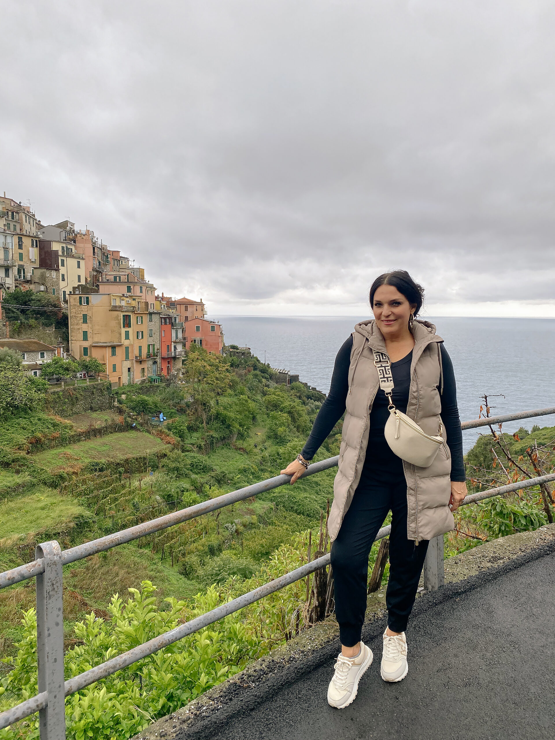 What I wore in Italy for a Fall vacation --What outfits I packed for our Fall vacation to Italy. Also sharing my shoes and bags that I packed to Italy. || Darling Darleen Top CT Lifestyle Blogger